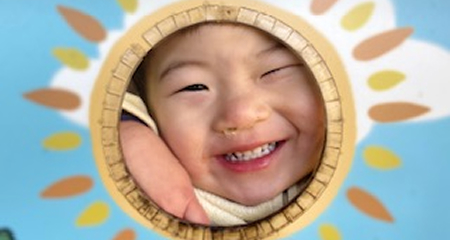 笑顔の子供の写真