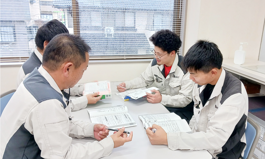 資格取得の勉強の様子